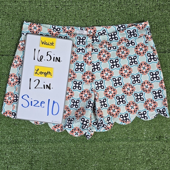 CROWN & IVY | SHELBY 97% COTTON BLEND SCALLOPED HEM GEO TILE SHORTS - Picture 16 of 16